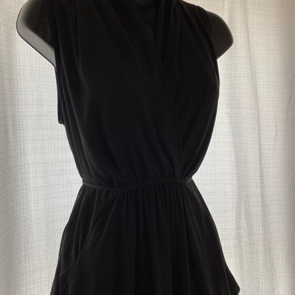 Short sleeve dress to the knee . - Picture 3 of 7